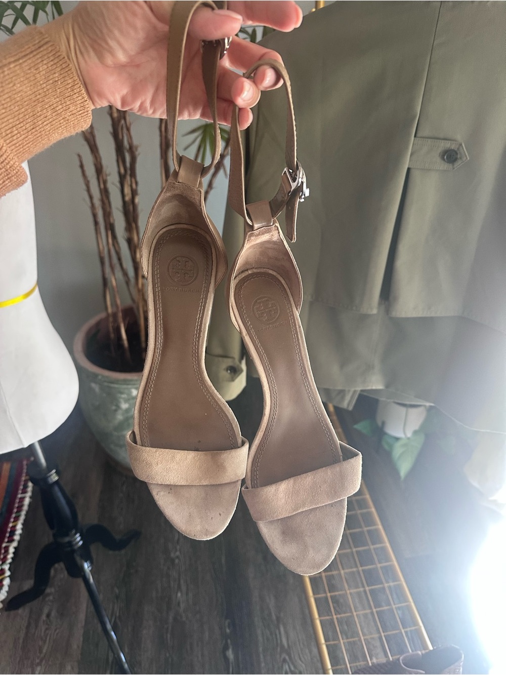 Tory Burch [Insert Style, e.g., Leather Ballet Flats / Logo Wedges] – Size 9M